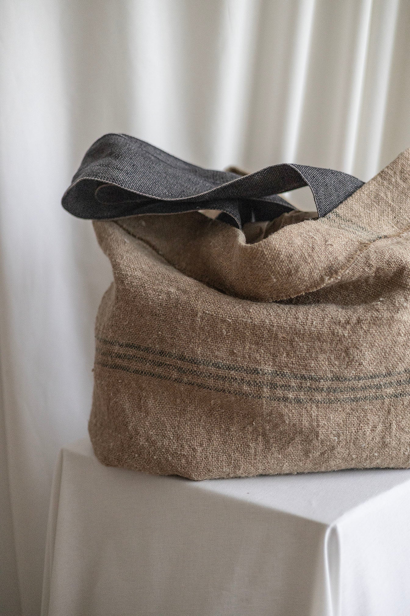 Striped Abundance bag with dark grey shoulder straps