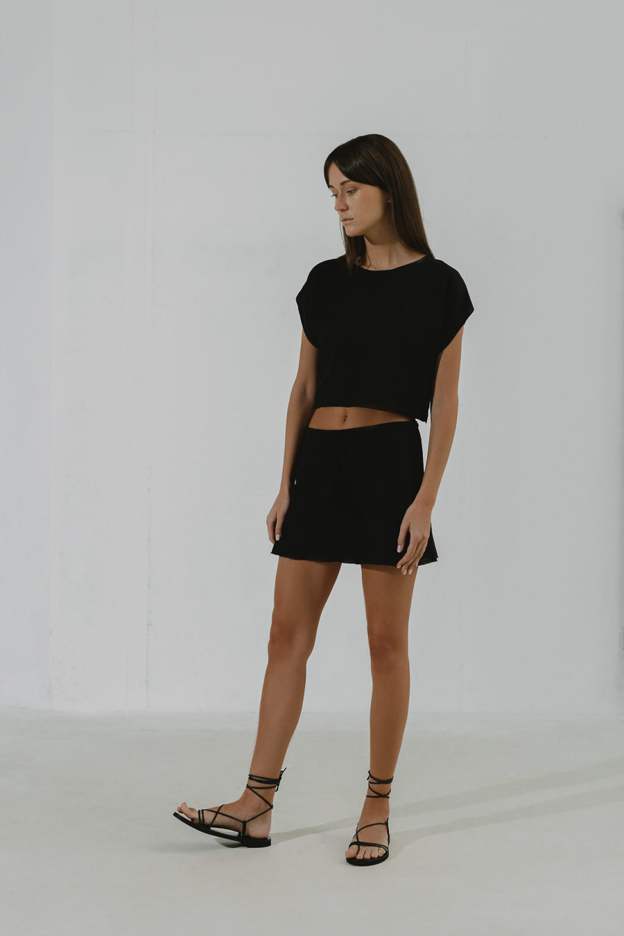 BASALT Dropped-shoulder sleeveless crop top