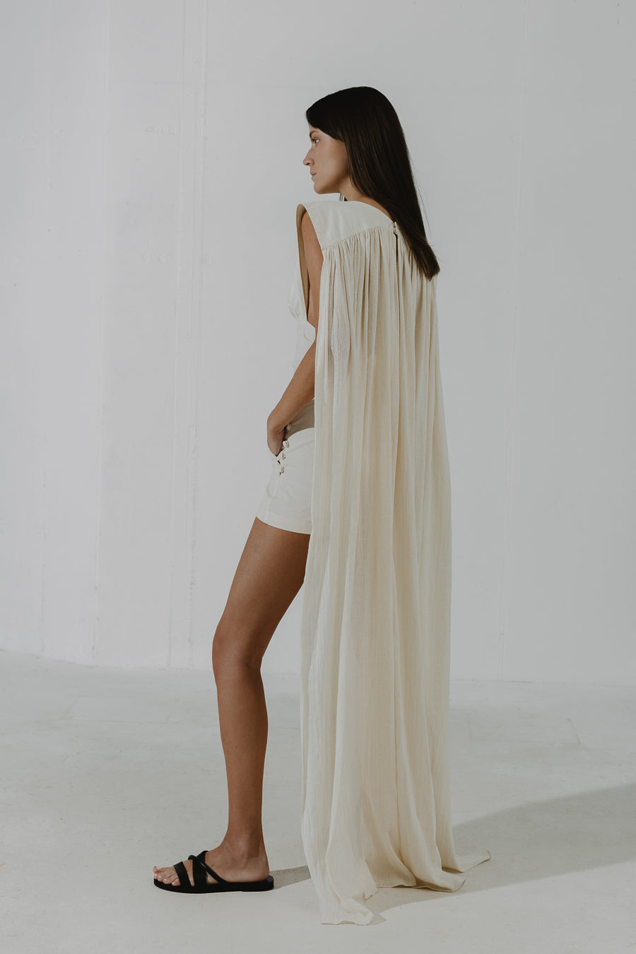 DURUM Cape top with extended back veil