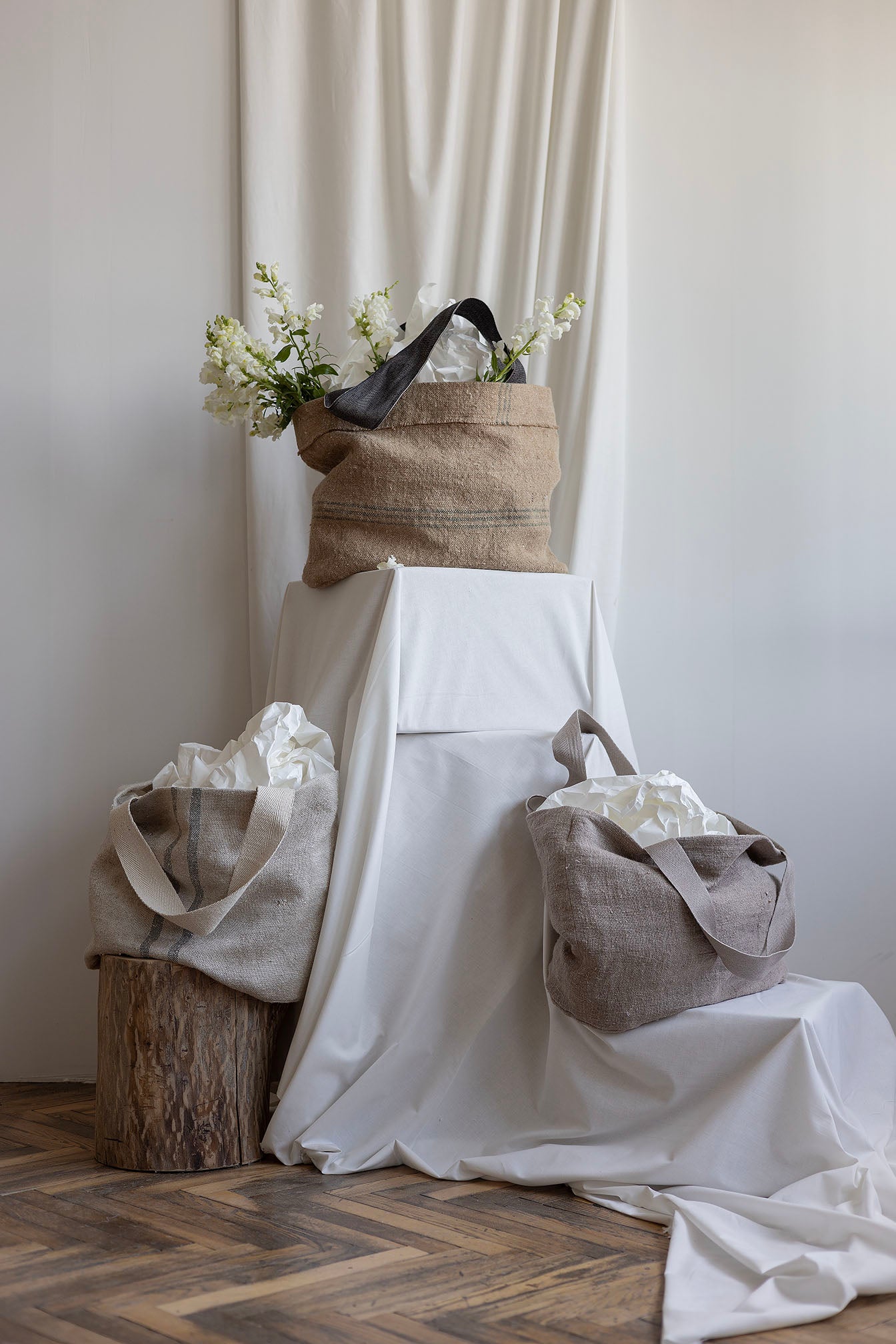 Light grey Abundance bag with vertical stripes