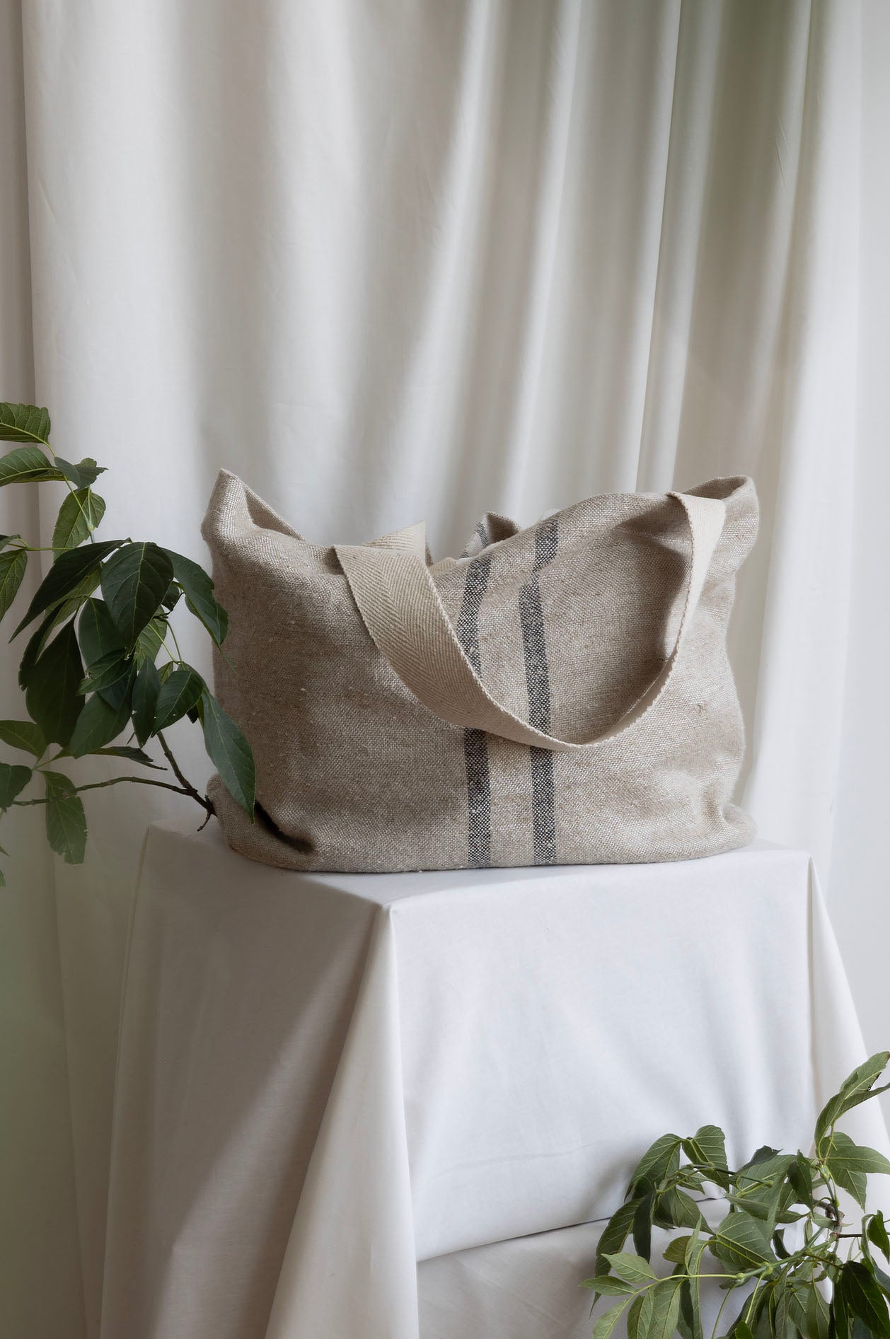 Light grey Abundance bag with vertical stripes