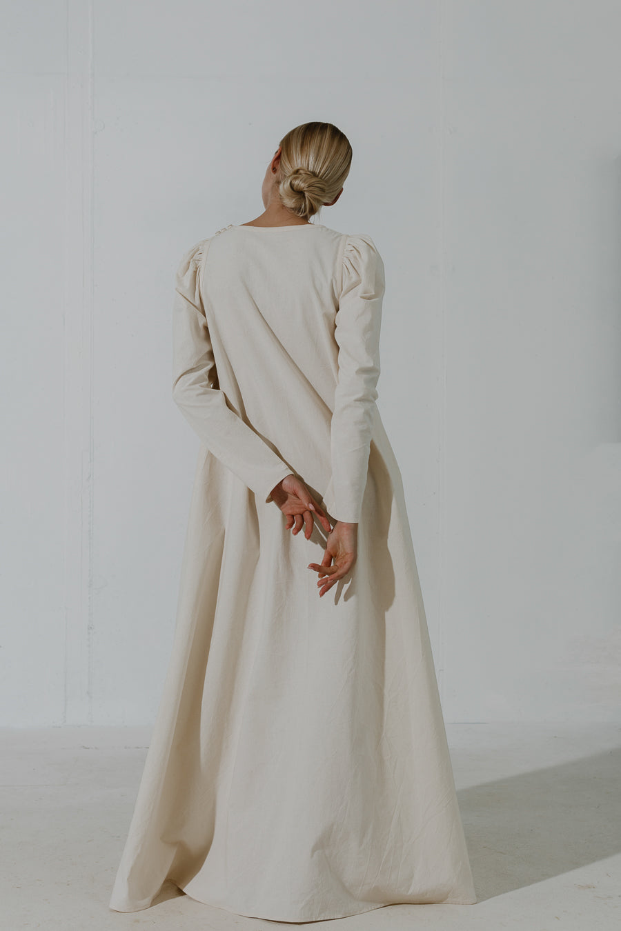 KAMUT Elegant maxi dress with subtly puffed sleeves