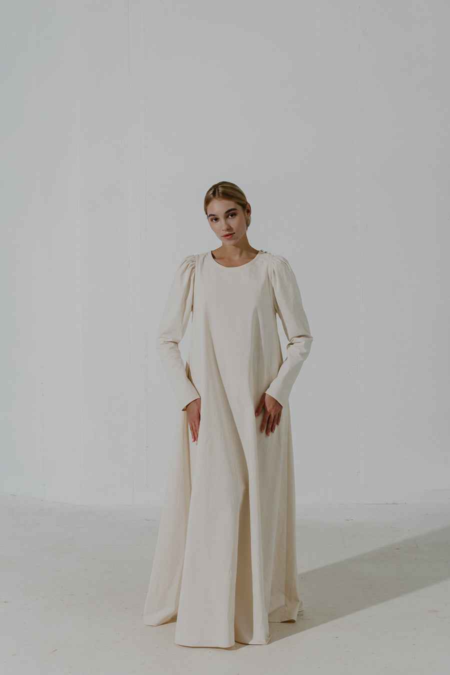 KAMUT Elegant maxi dress with subtly puffed sleeves