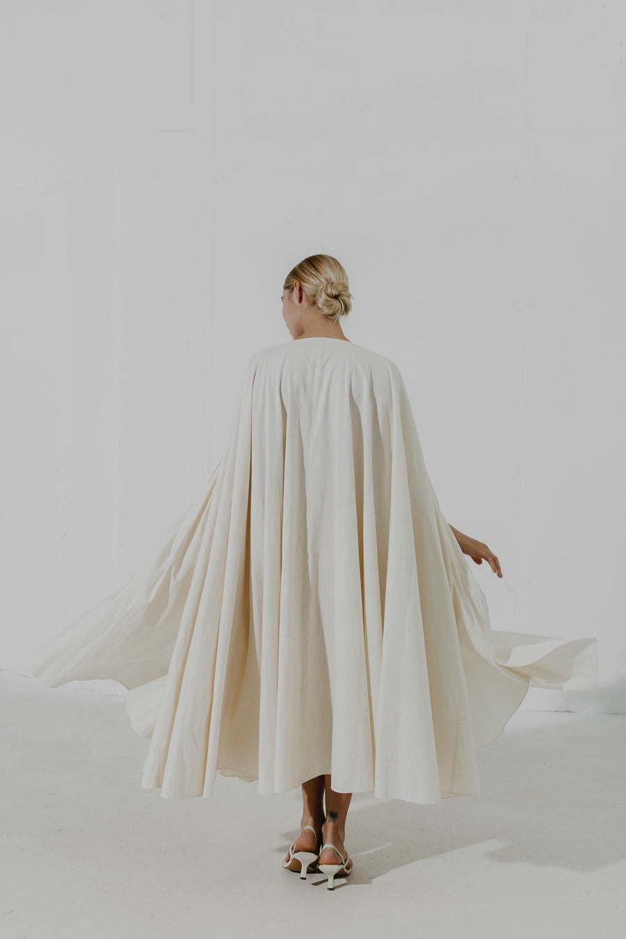 BARLEY Epic cape midi dress with an oversize fit