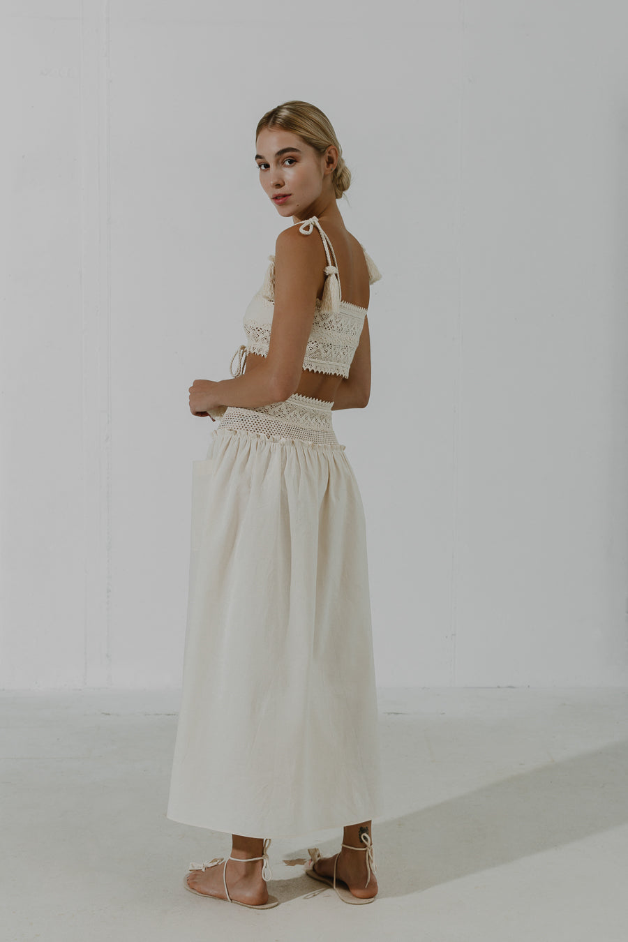KAÑIWA Midi skirt with a buttoned front slit